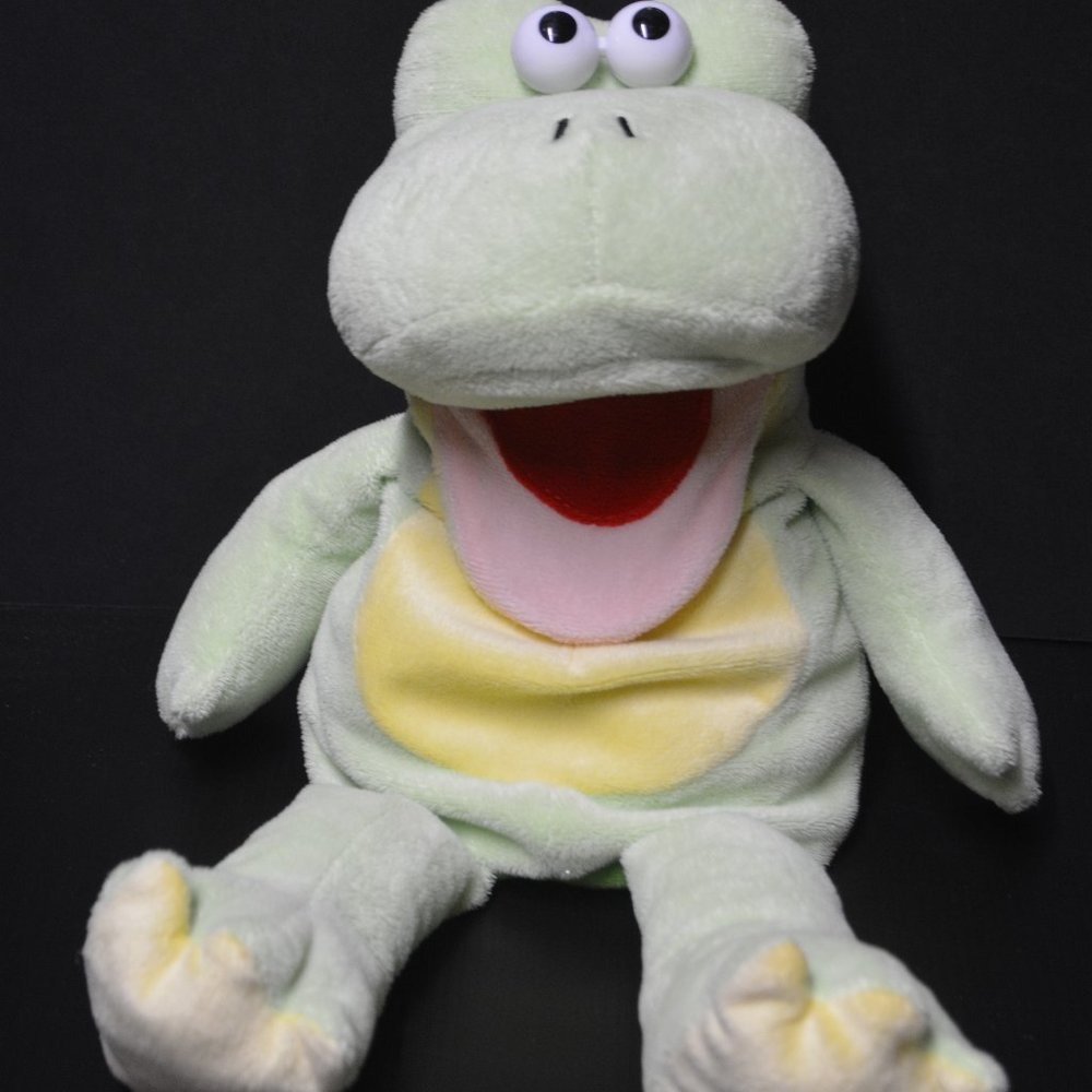 Ganz Plush Frog Musical Ribbets Hand Puppet Toy